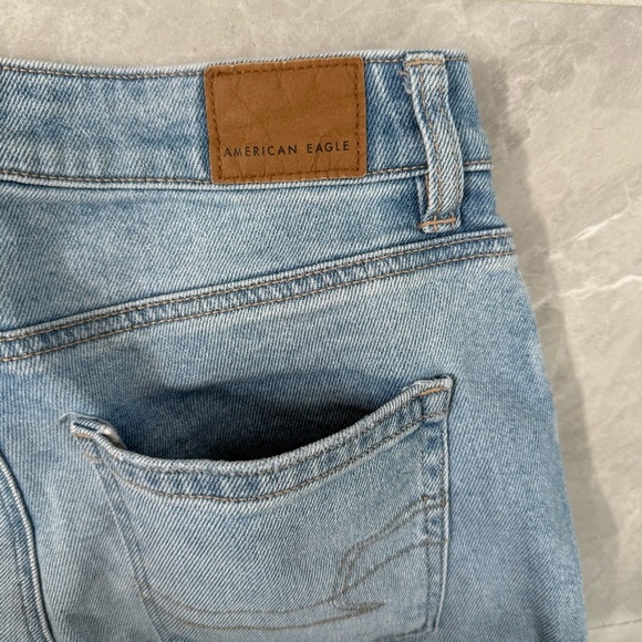 Women’s American Eagle Distressed Ripped Mom Straight Jean Size 0 - Picture 12 of 16